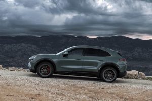 Porsche Cayenne Electric - profile on hill