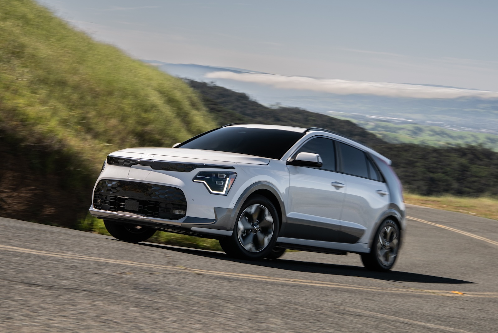 2025 Niro EV driving best REL 2025 Niro EV driving best REL