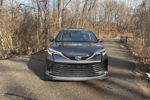 2025 Toyota Sienna nose