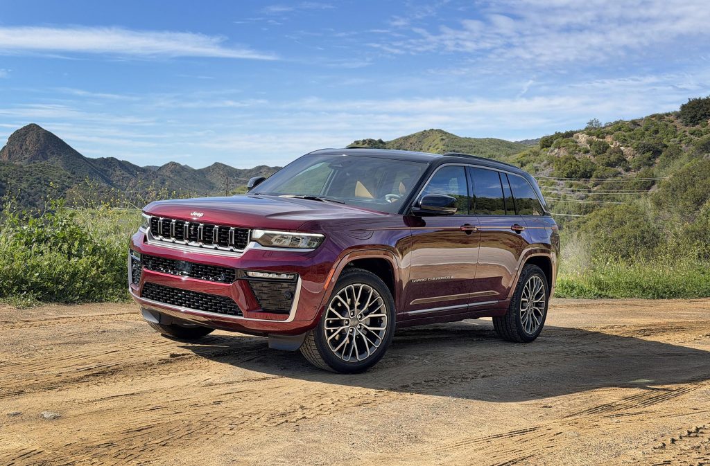 2026 Jeep Grand Cherokee - front 3-4
