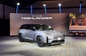 2027 Toyota Highlander - intro hero