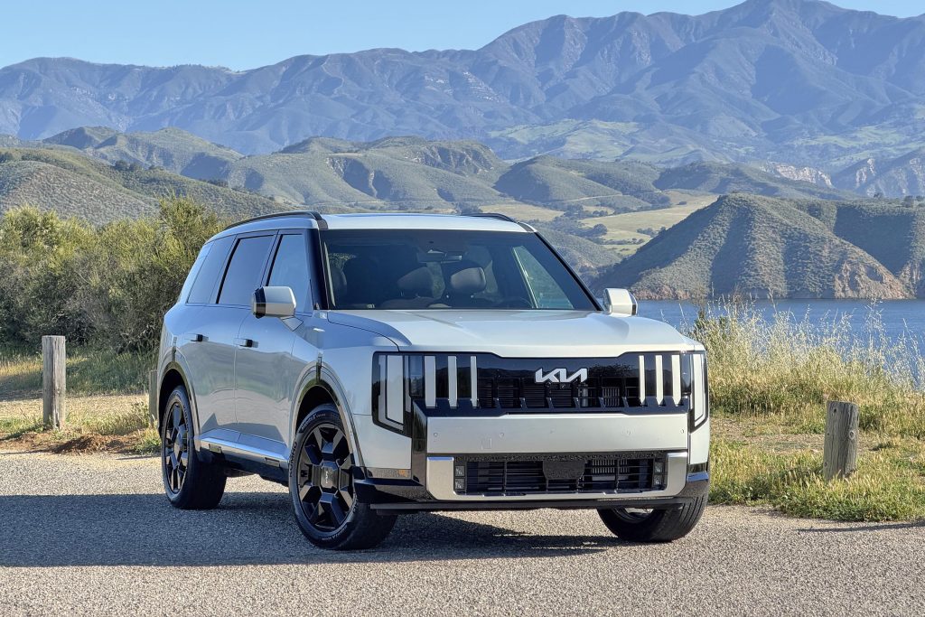 2027 Kia Telluride - front 3-4 by lake v2