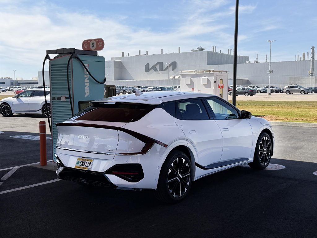 Iaonna - hero 2 shot