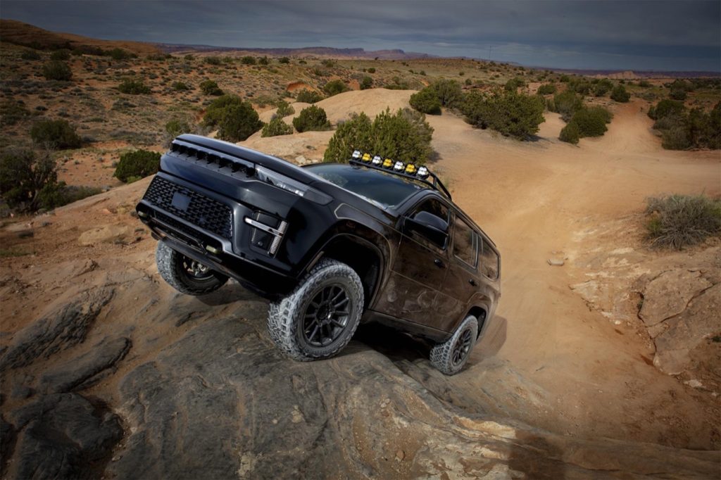 Jeep Grand Wagoneer Commander Concept - rock climbing REL