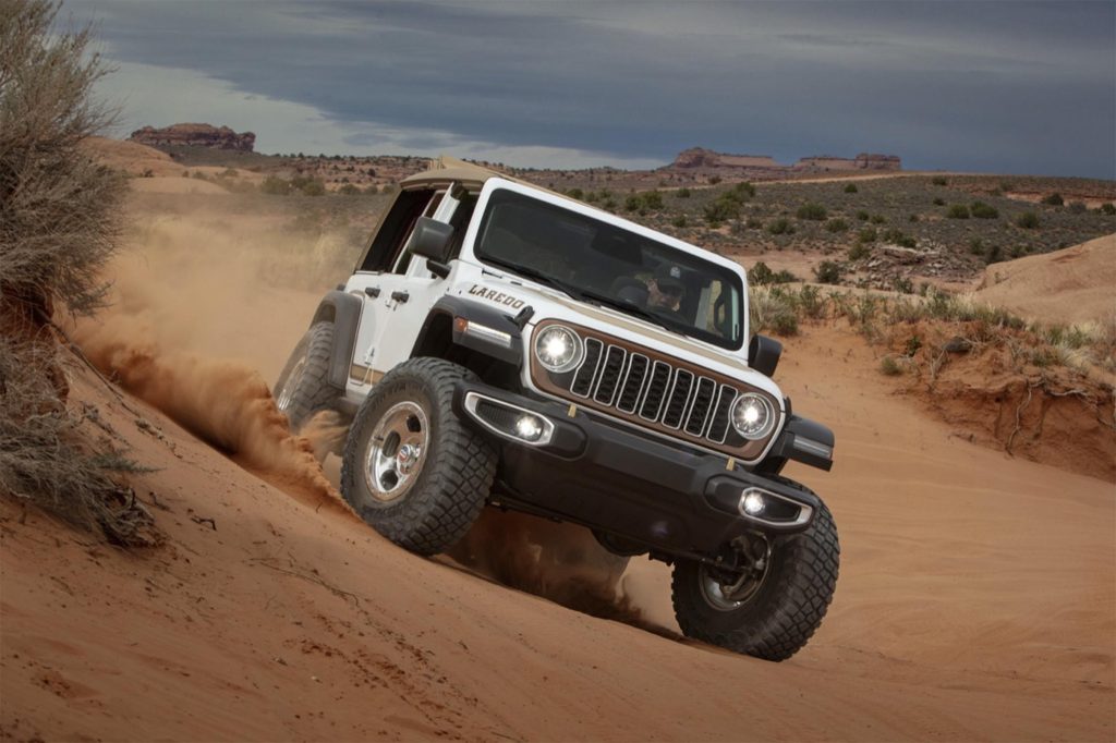 Jeep Wrangler Laredo Concept - front on trails REL