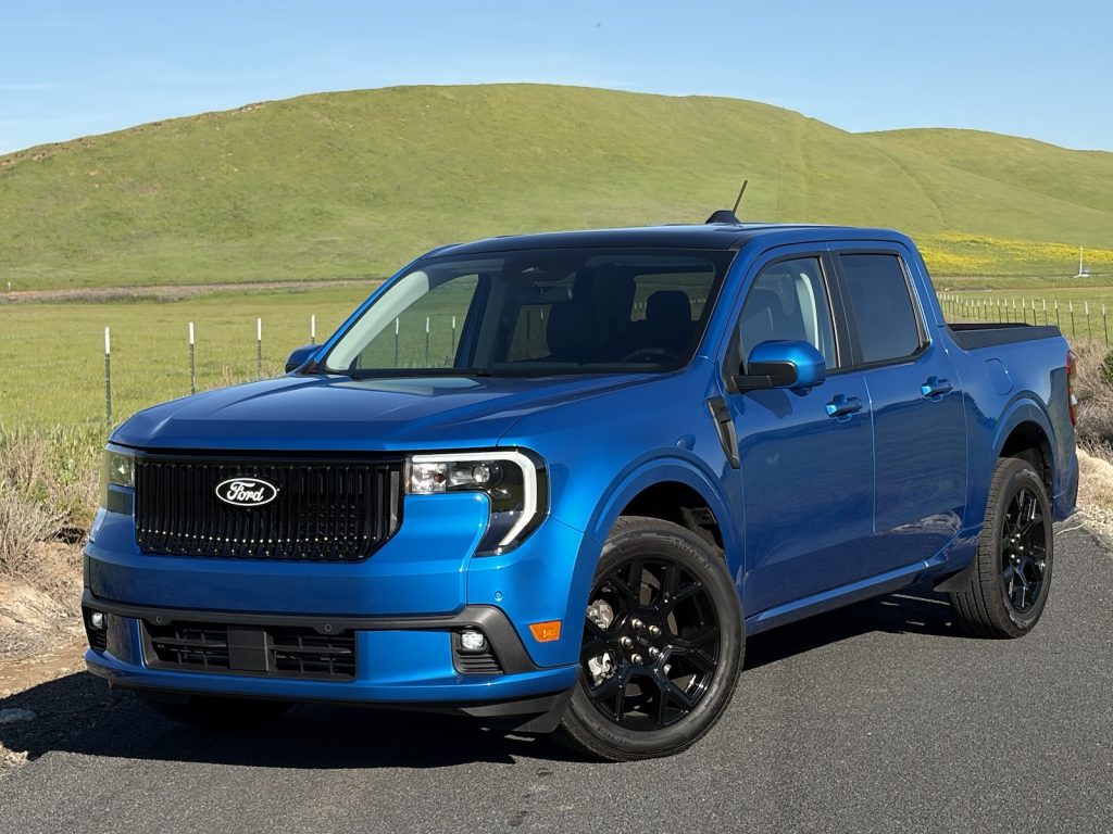 2026 Ford Maverick Lobo front blue