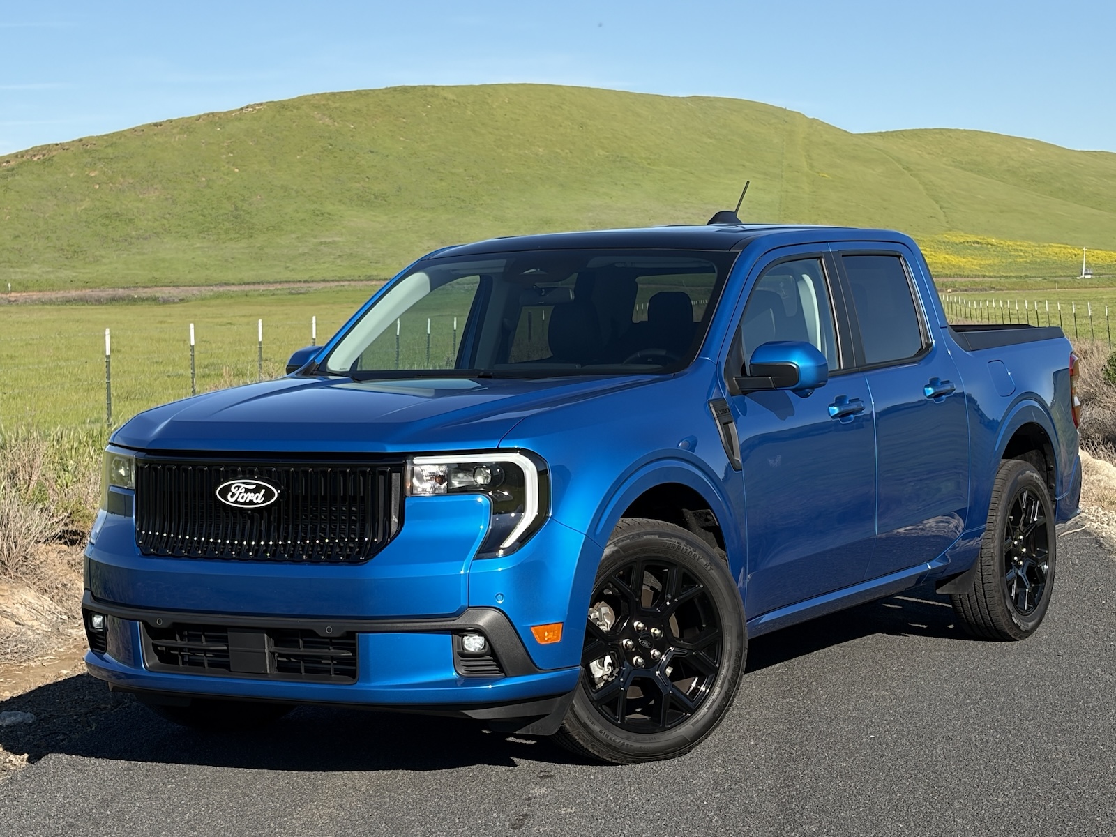 2026 Ford Maverick Lobo front blue