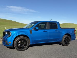 2026 Ford Maverick Lobo side blue