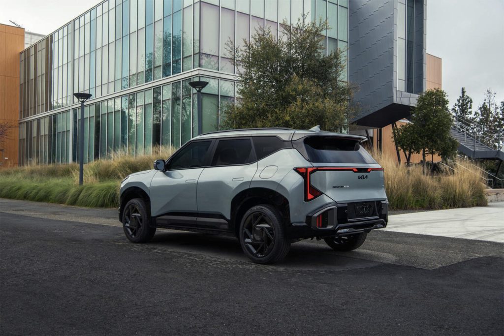 2027 Kia Seltos - rear 3-4