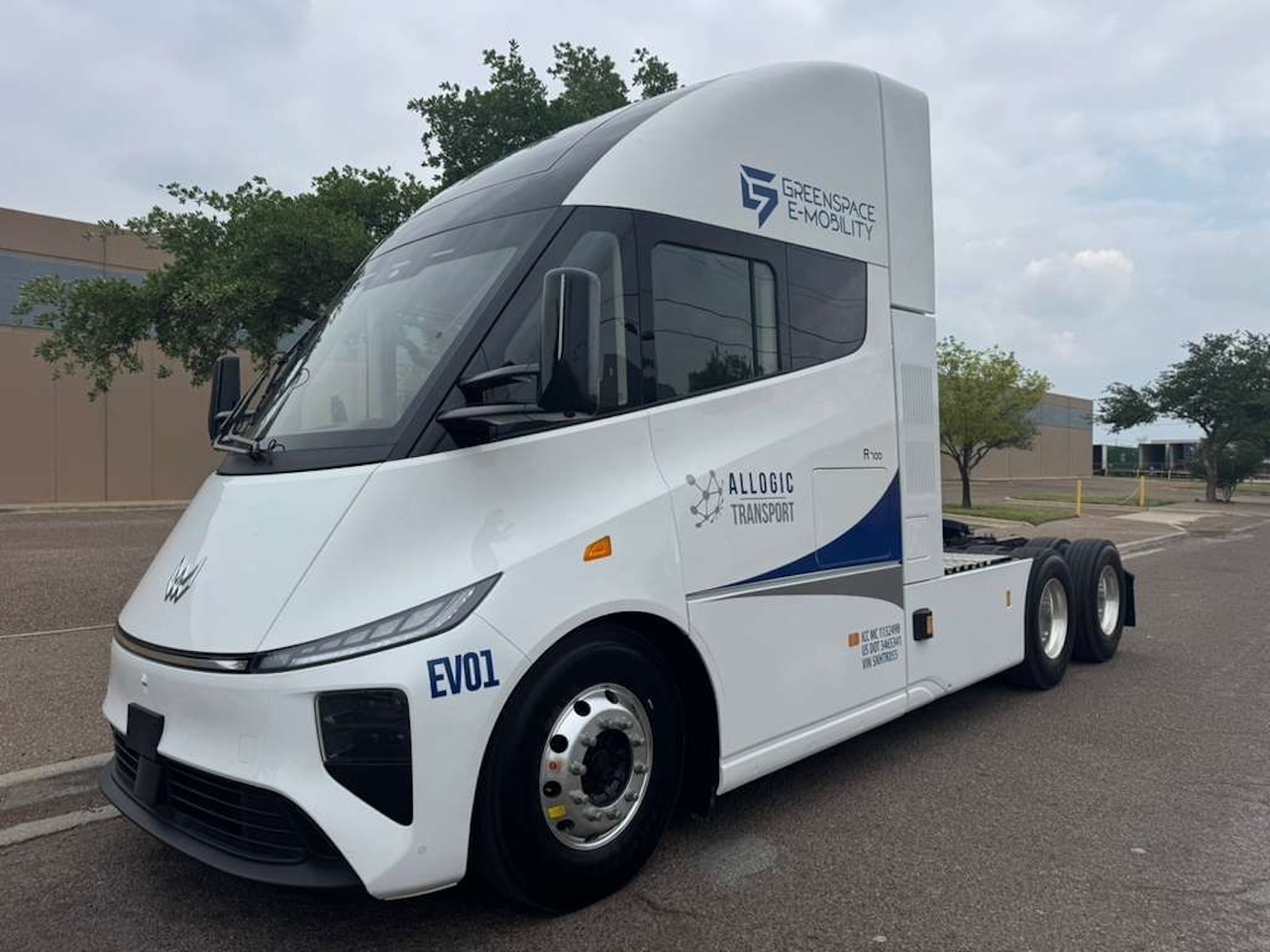 Windrose electric semi side