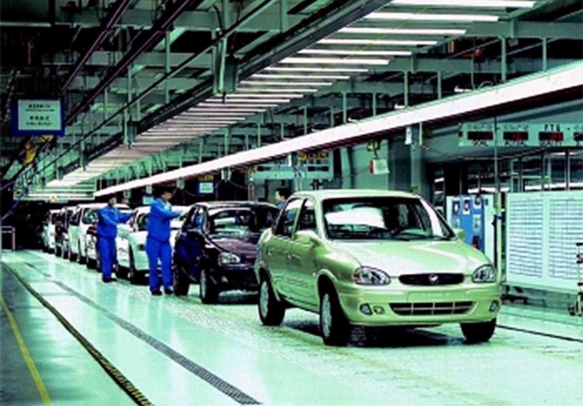 GM Shanghai Plant Opens in 1998
