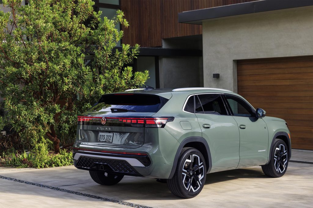 2027 Volkswagen Atlas Cross Sport - rear 3-4