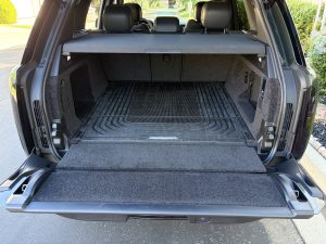 2026 Range Rover P400 SE SWB cargo
