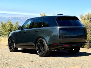 2026 Range Rover P400 SE SWB rear green