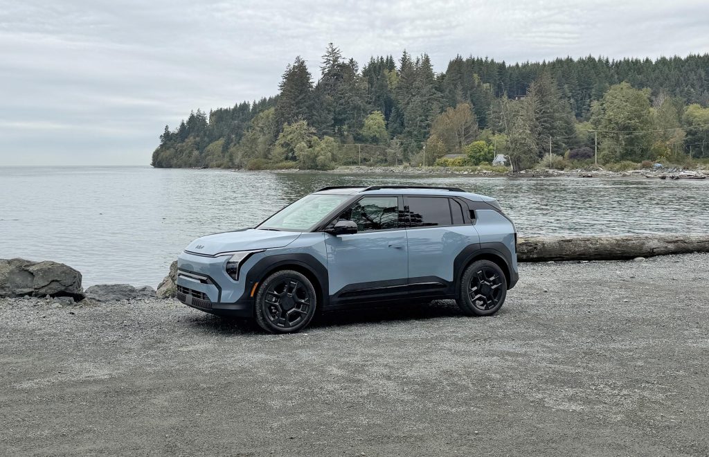 2027 Kia EV3 - Land Trim side by water