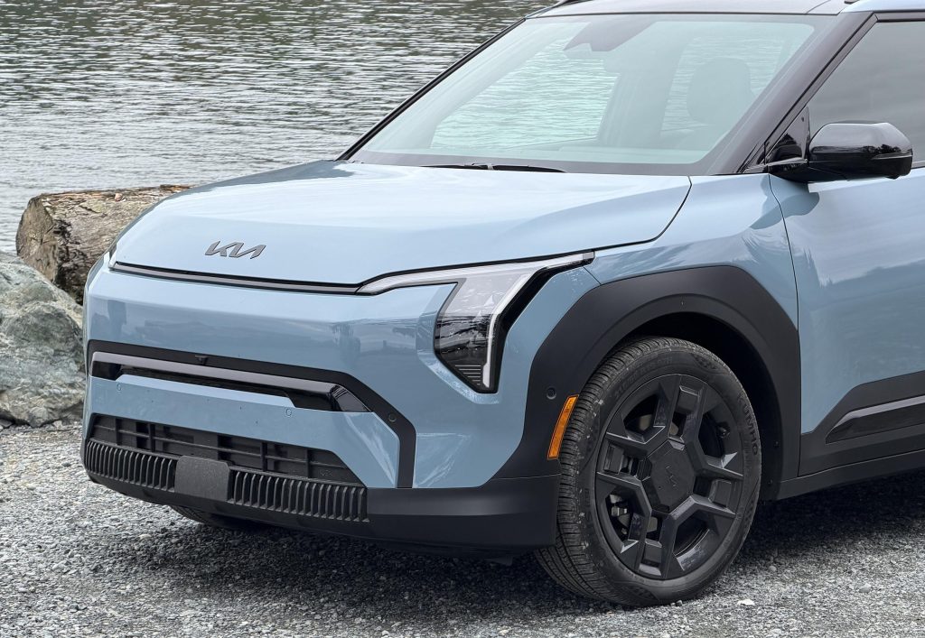 2027 Kia EV3 - Land trim nose detail